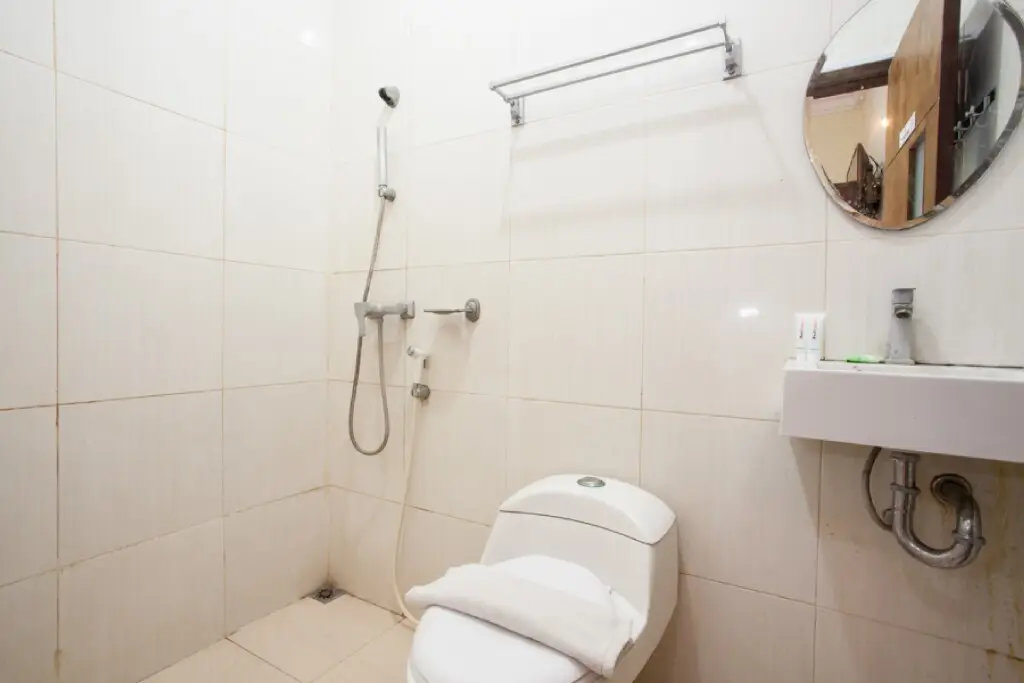 Сурабая: RedDoorz near Rungkut Industry
