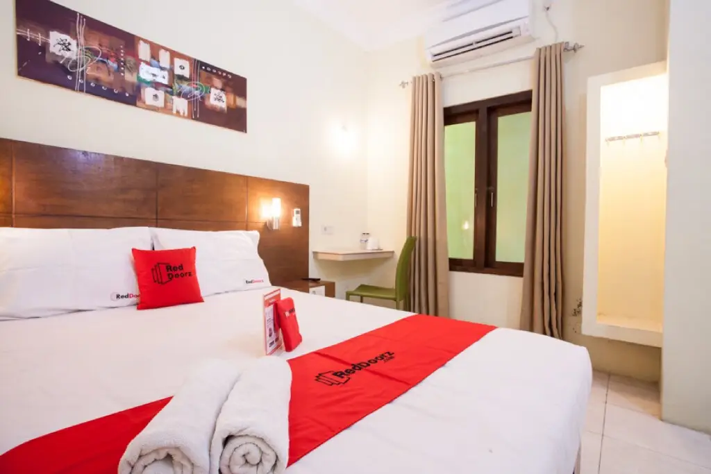 Сурабая: RedDoorz near Rungkut Industry
