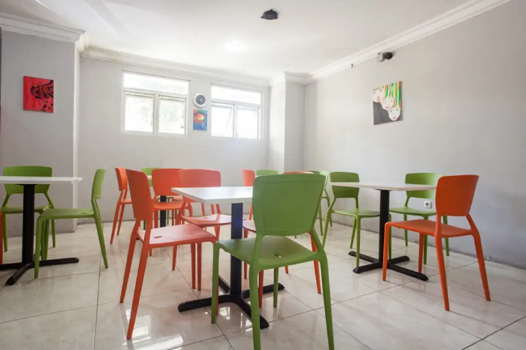 Сурабая: RedDoorz near Rungkut Industry