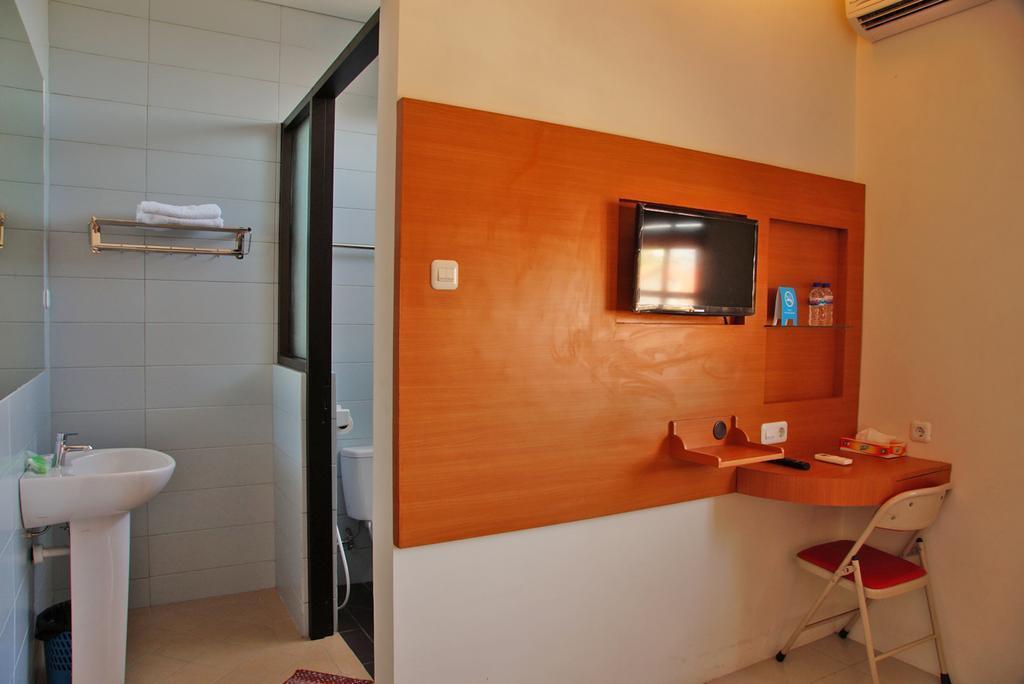 Сурабая: RedDoorz Kupang Baru