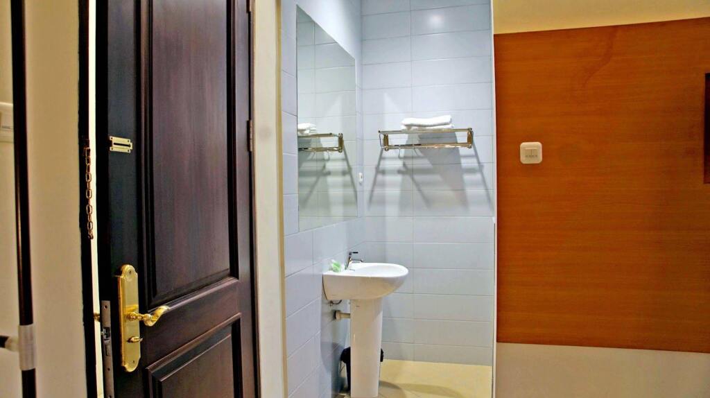 Сурабая: RedDoorz Kupang Baru