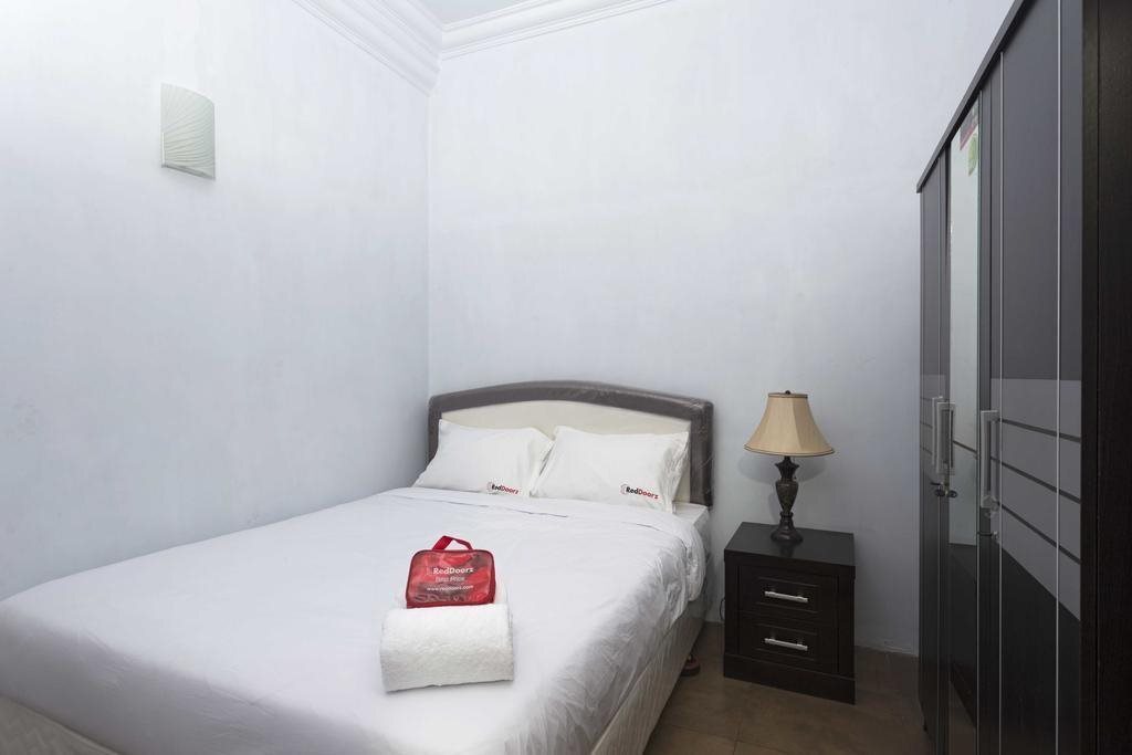 Депок: RedDoorz @ Tanah Baru Depok