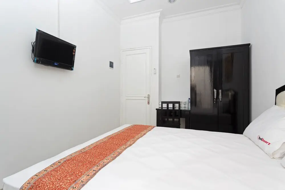 Джакарта: RedDoorz @ Kayu Manis Timur