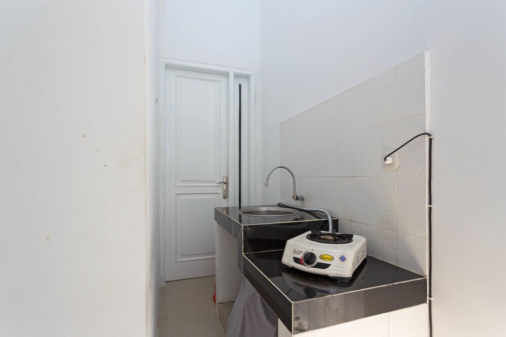 Джакарта: RedDoorz @ Kayu Manis Timur
