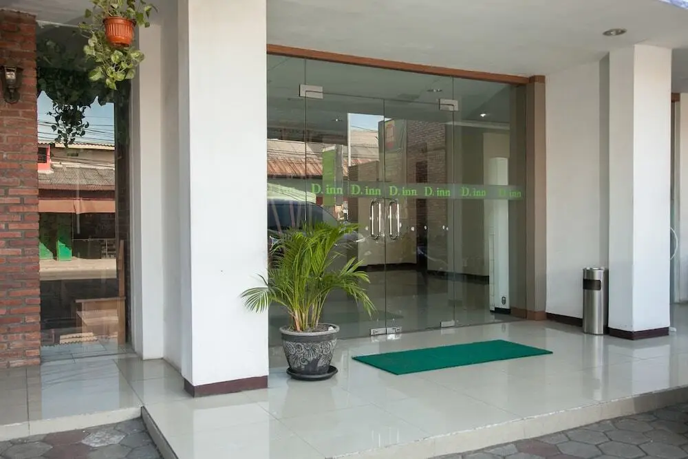Сурабая: RedDoorz near Kawasan Industri SIER