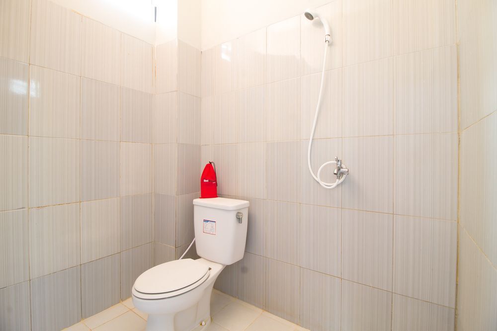 Джакарта: RedDoorz @ Pulo Gebang