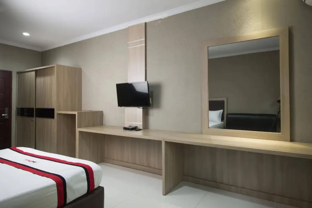 Сибату: RedDoorz @ Taman Simpruk Cikarang