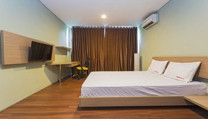Куруг: RedDoorz near Lippo Village