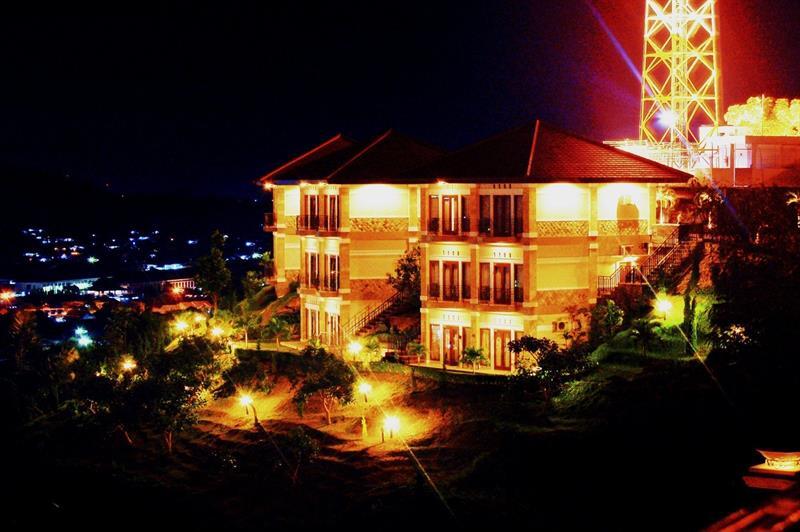 Бандар-Лампунг: Bukit Randu and Restoran Bandar Lampung