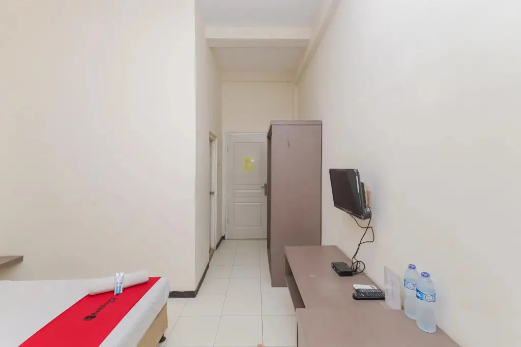 Сурабая: RedDoorz near Gubeng Station
