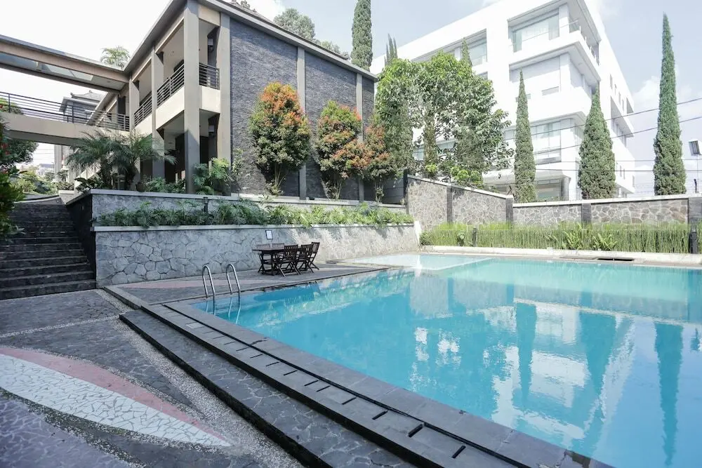 Лембанг: RedDoorz Plus near Farmhouse Lembang