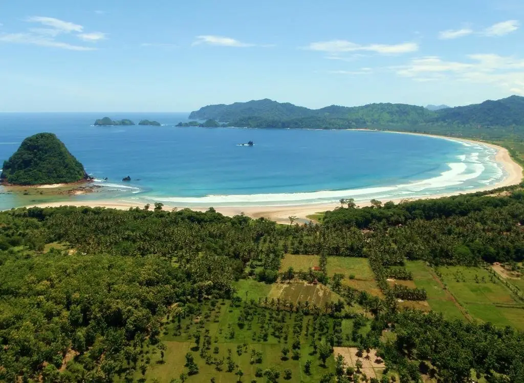 Гентенг: Mojosurf Camp Red Island