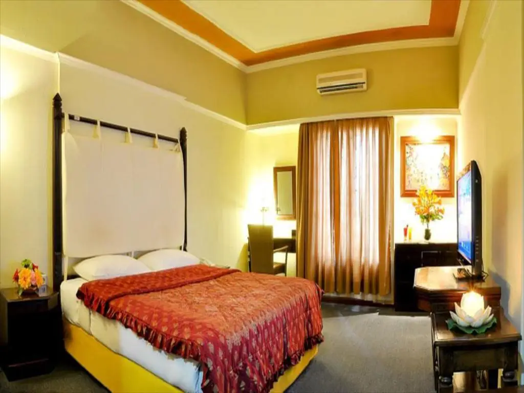 Чиребон: Tryas Hotel