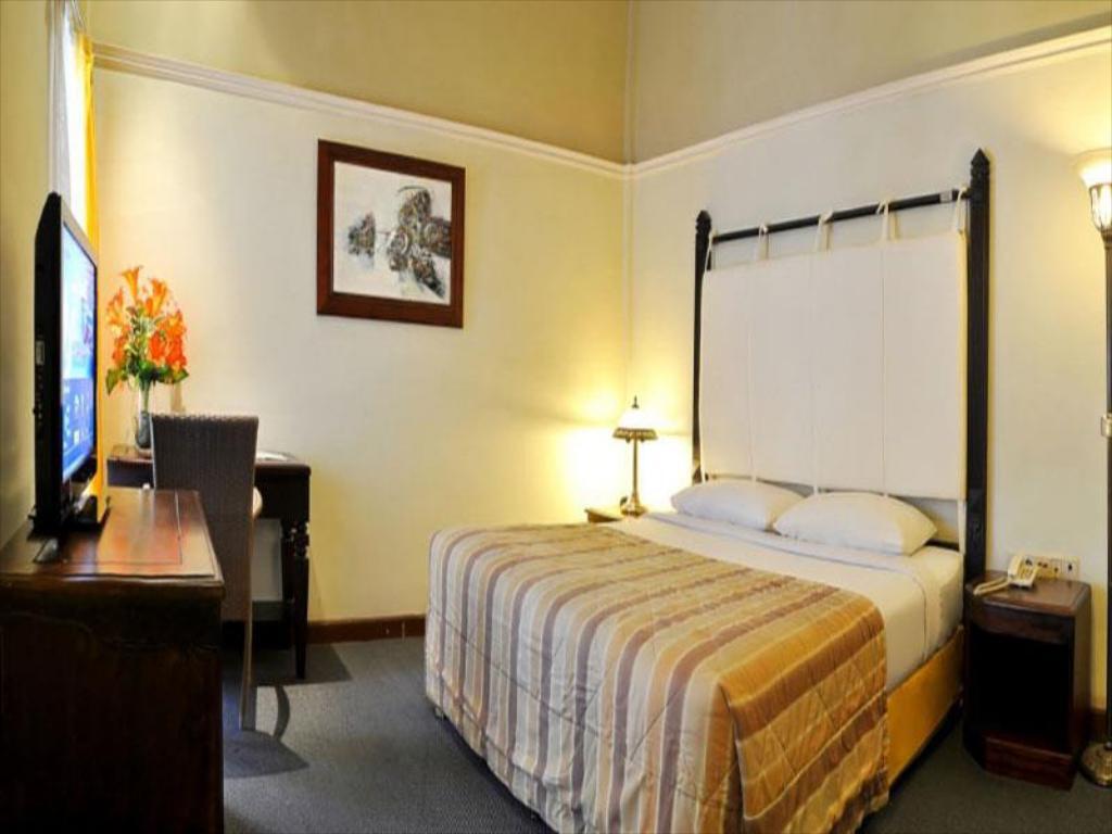 Чиребон: Tryas Hotel