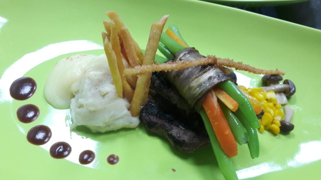 Макассар: ibis Styles Makassar Sam Ratulangi