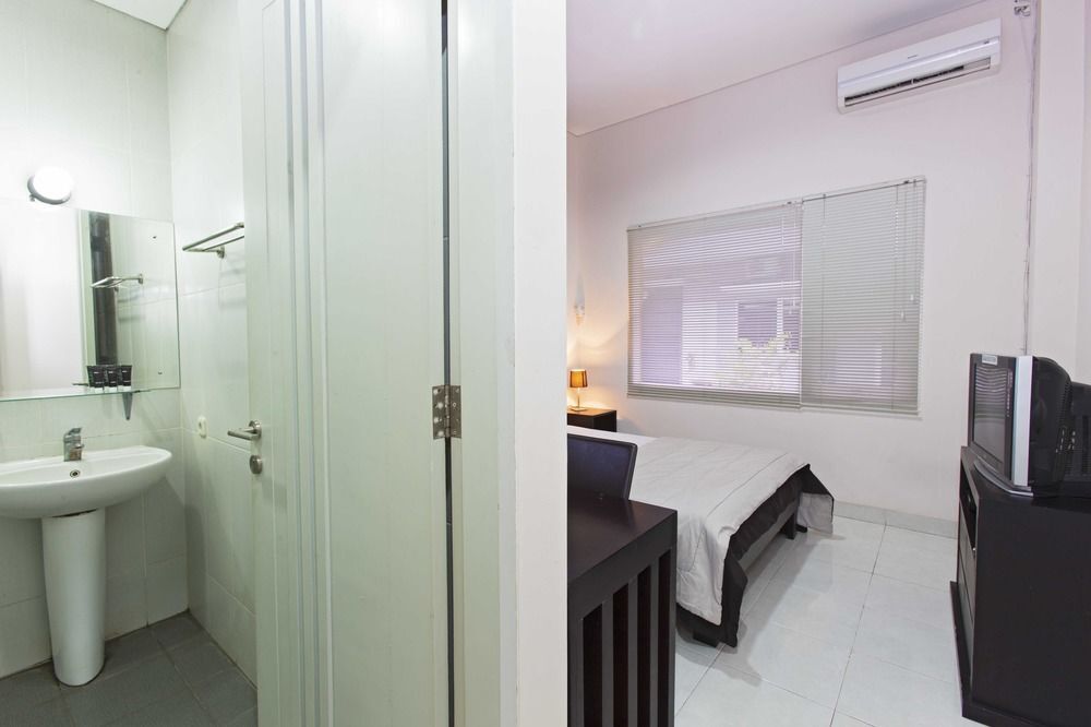 Джакарта: RedDoorz @ Kemang Timur