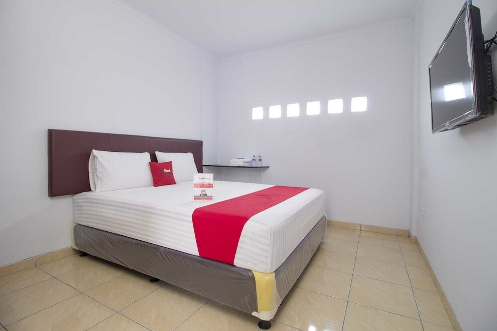 Куруг: RedDoorz near Siloam Hospital Karawaci 2