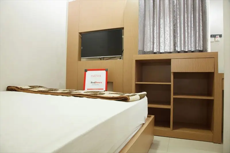 Сурабая: RedDoorz @ Dukuh Kupang Timur