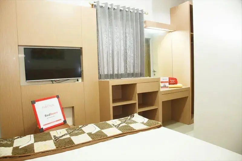Сурабая: RedDoorz @ Dukuh Kupang Timur
