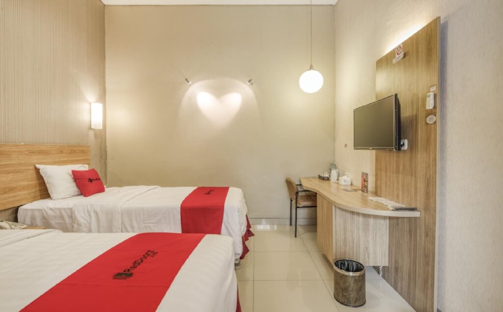 Сурабая: Sunshine Family Homestay near Terminal 1 Juanda Airport
