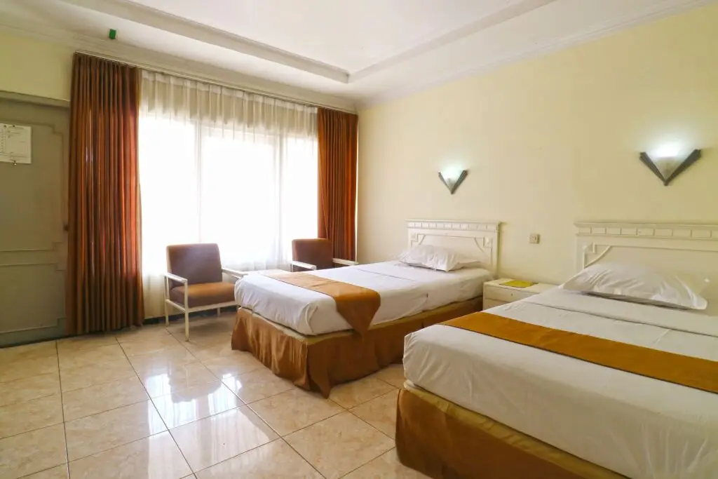 Сурабая: RedDoorz Near Tunjungan Plaza