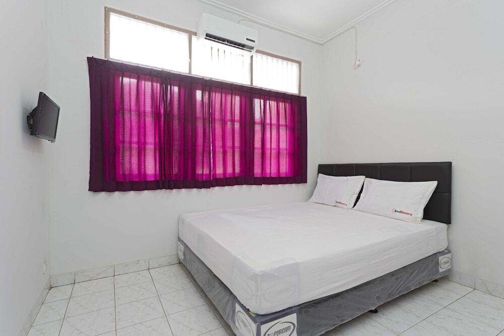 Джакарта: RedDoorz @ Kramat Pondok Pinang