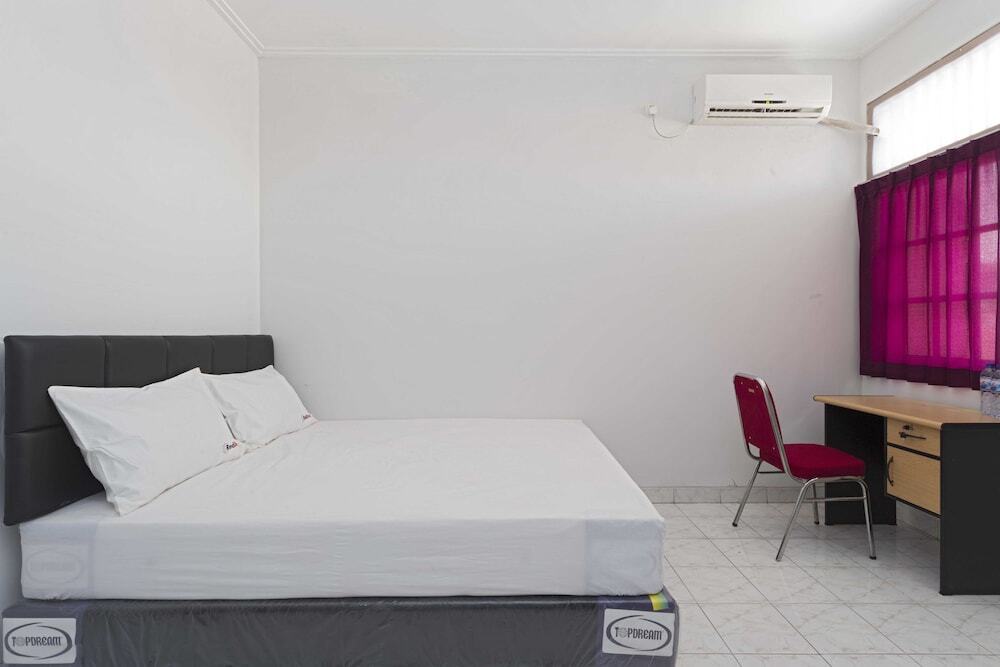 Джакарта: RedDoorz @ Kramat Pondok Pinang