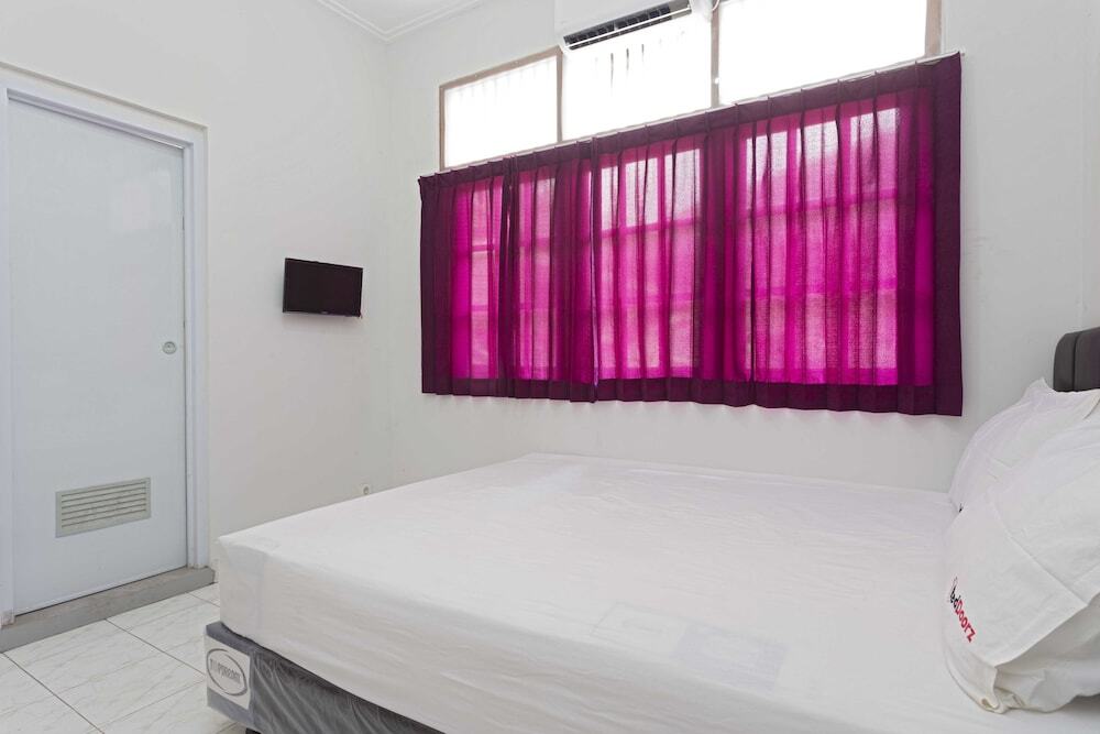 Джакарта: RedDoorz @ Kramat Pondok Pinang