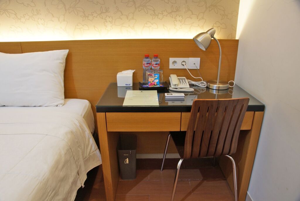 Сурабая: RedDoorz near Plaza Marina