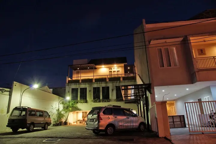 Сурабая: RedDoorz near Plaza Marina