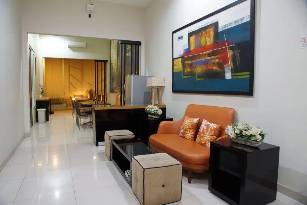 Сурабая: RedDoorz near Plaza Marina