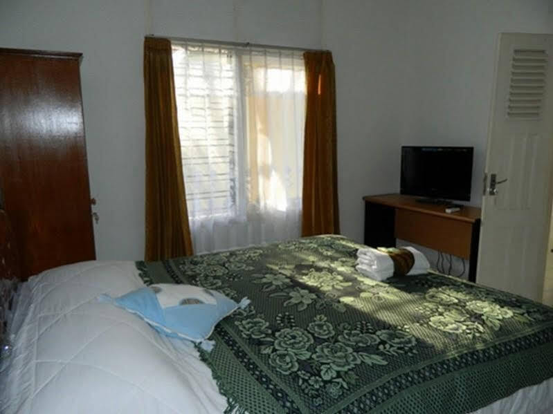 Суракарта: Atina Homestay