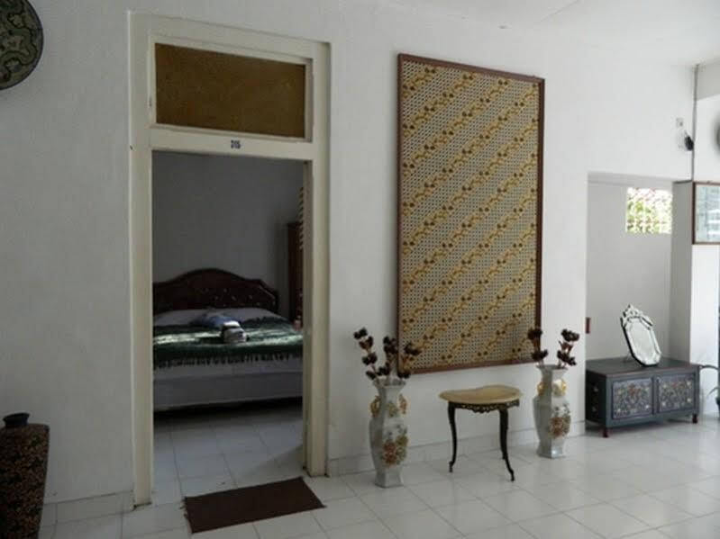 Суракарта: Atina Homestay