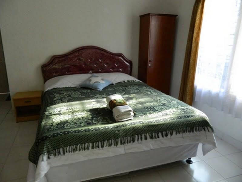 Суракарта: Atina Homestay