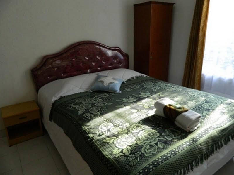 Суракарта: Atina Homestay