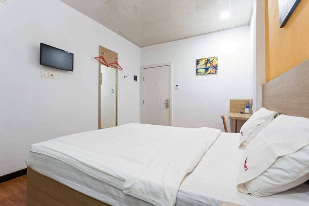 Джакарта: RedDoorz near Citraland Mall