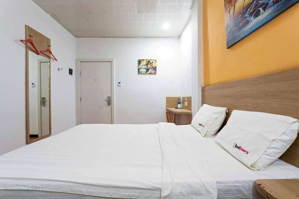 Джакарта: RedDoorz near Citraland Mall