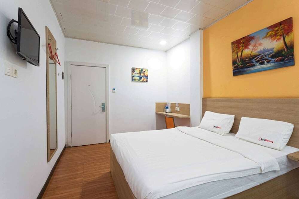 Джакарта: RedDoorz near Citraland Mall