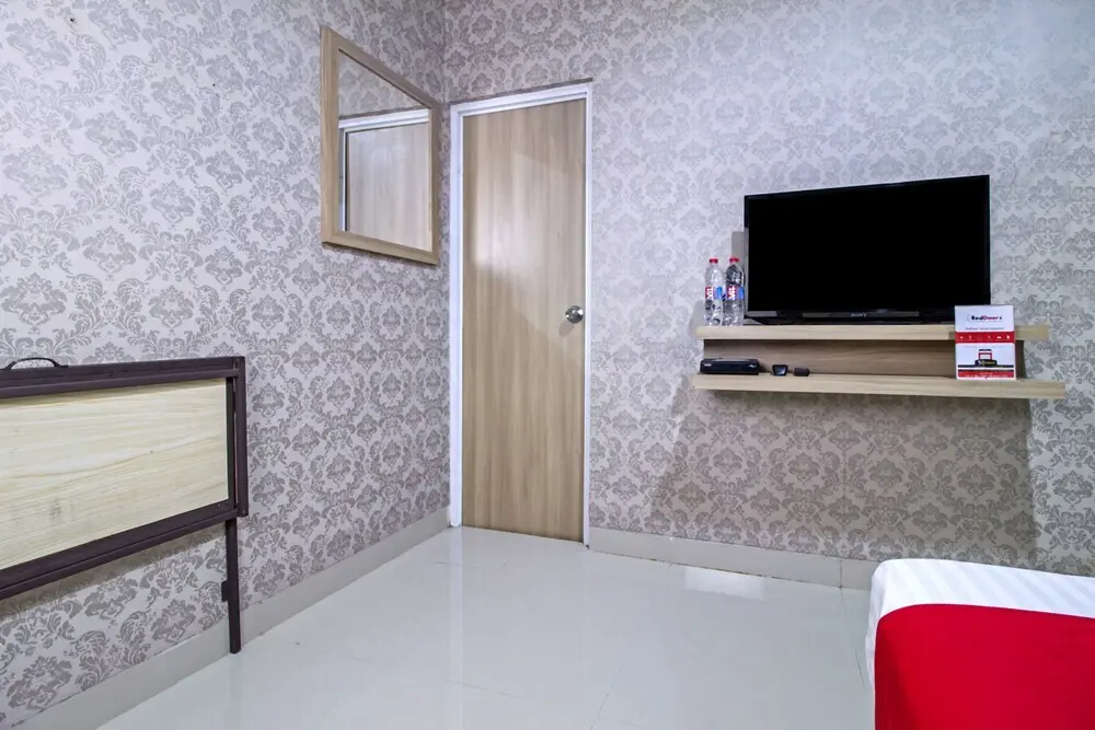 Чикаранг: RedDoorz Plus near Lippo Cikarang Mall