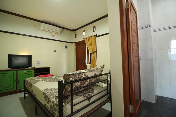 Депок: Athaya Guest House
