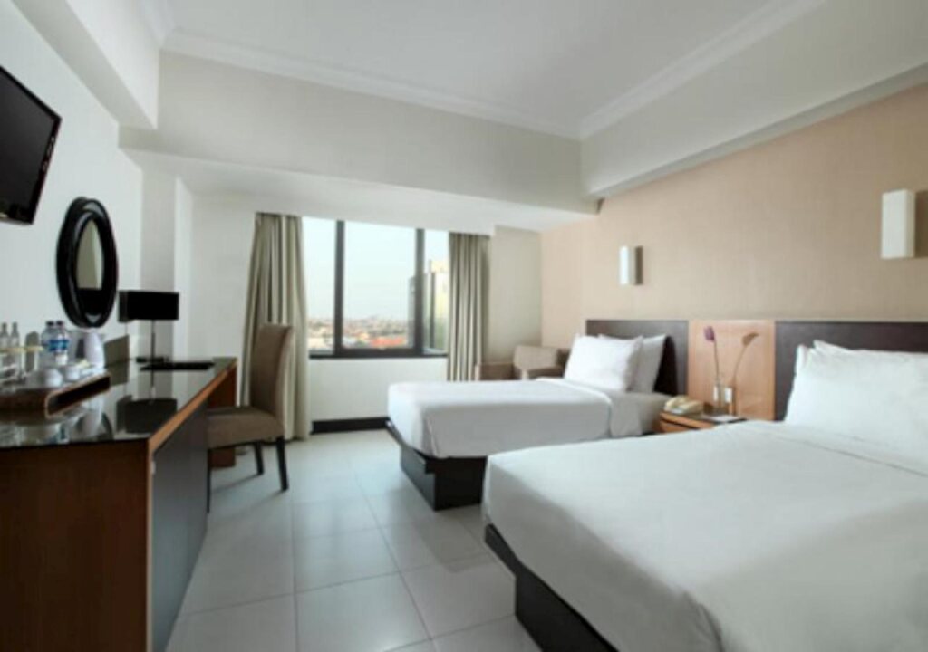 Сурабая: Hotel Santika Pandegiling Surabaya