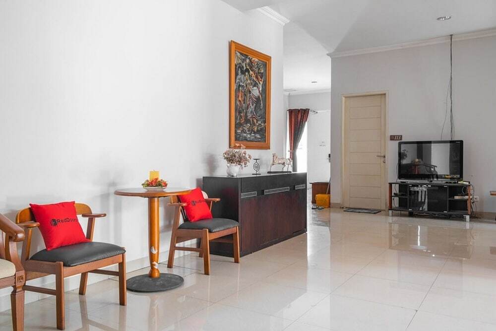 Южный Тангеранг: RedDoorz near Siloam Karawaci 3