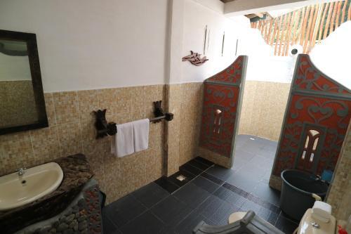 Букит Лаванг: Jungle Inn