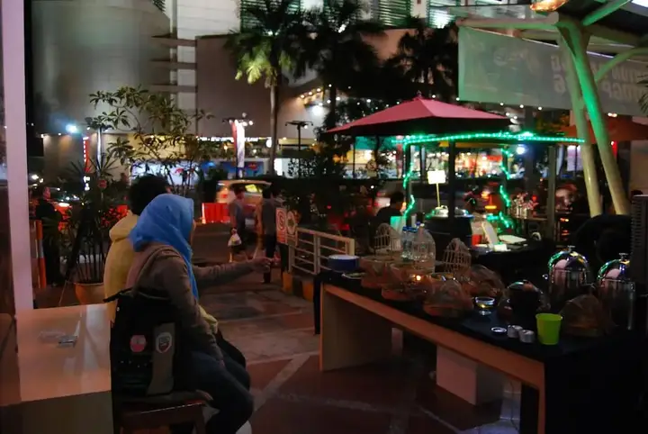 Сурабая: Zuzu Tunjungan Plaza