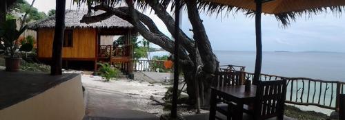 Бира: Nini`s Beach Bungalows