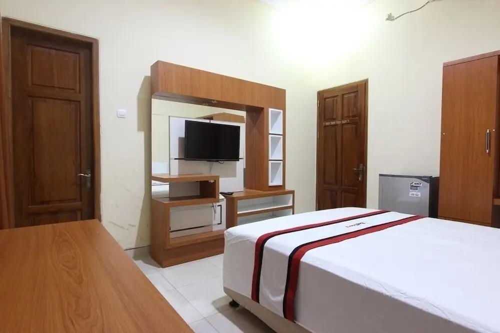 Депок: RedDoorz @ Jakal Bawah