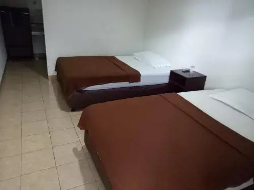 Матарам: Ninety Nine Guesthouse