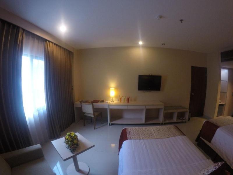 Депок: Sahid Raya Hotel & Convention
