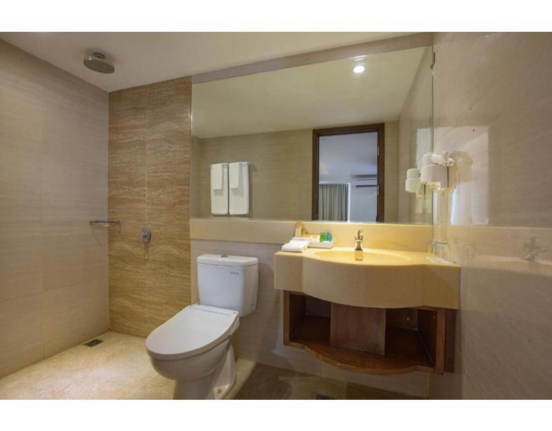 Депок: Sahid Raya Hotel & Convention