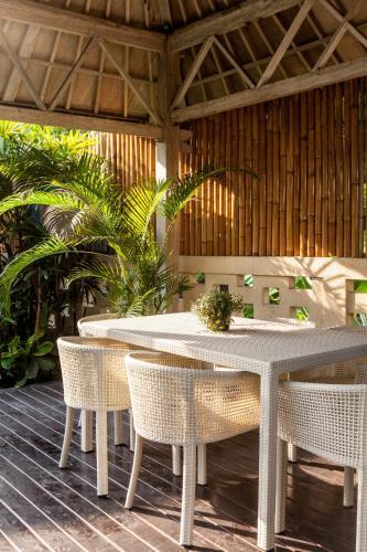 Чангу: The Retreat - Contemporary Balinese Style Close to Beach